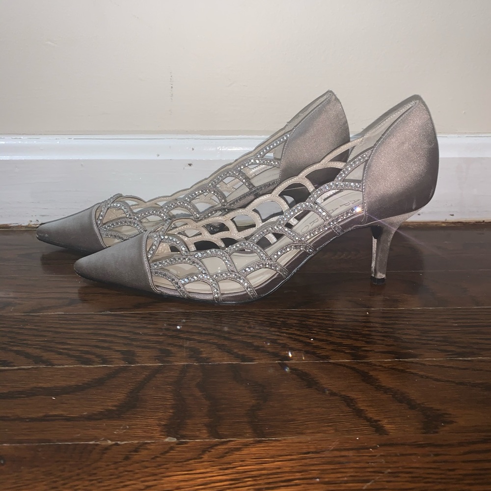 Pointed toe heels